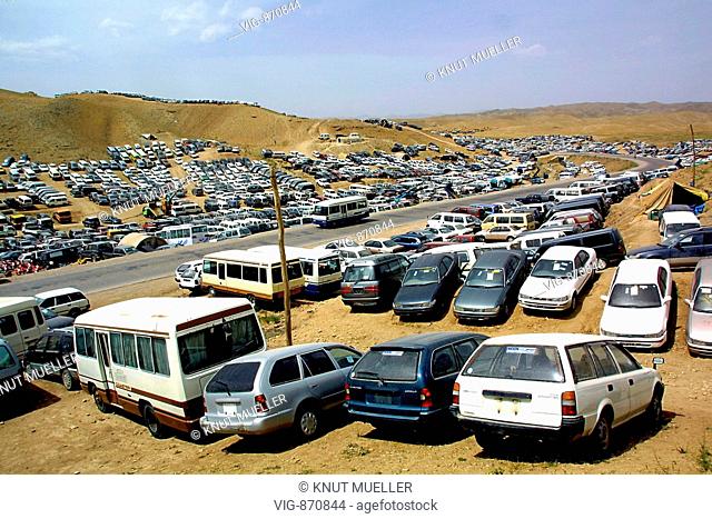 Gebrauchtwagenmarkt neben der Zollstation von Herat. Cirka 7.000 Autos. In Herat muessen alle aus Dubai via Iran kommenden Waren und Autos verzollt werden