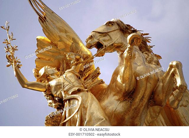 golden statue3