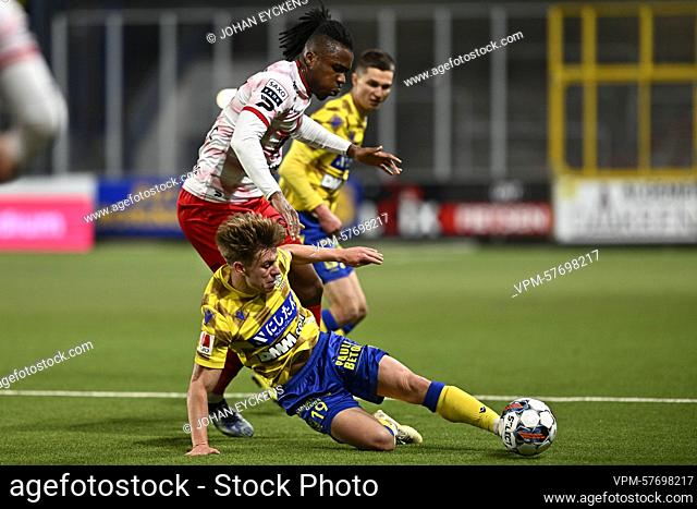 Essevee's Offor Chinonso and STVV's Stan Van Dessel fight for the ball during a soccer match between Sint-Truidense VV and SV Zulte Waregem