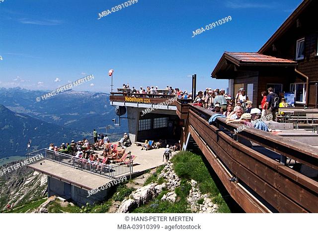 Germany, Oberallgäu, Oberstdorf, Nebelhorn, crest-station, tourists