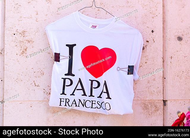 VATICAN CITY, VATICAN - OCTOBER 16, 2016: Touristis shirt with large red love heart saying I love papa francesco