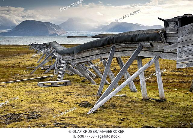 Old water pipeline, on stilts above ground because of the permafrost, Kongsfjorden, Ny-Alesund, Spitsbergen, Svalbard Islands, Svalbard and Jan Mayen, Norway