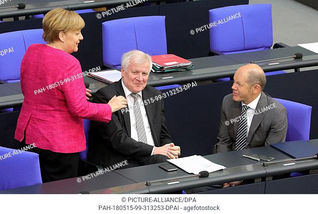 15 May 2018, Germany, Berlin: 15 May 2018, Germany, Berlin: German Chancellor Angela Merkel (L-R) of the Christian Democratic Union (CDU) in conversation with...