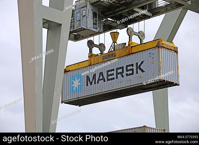 Close up of the shipment of a container (Mannheim, Germany)