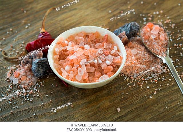 Close-up of himalayan salt with spices on wooden table