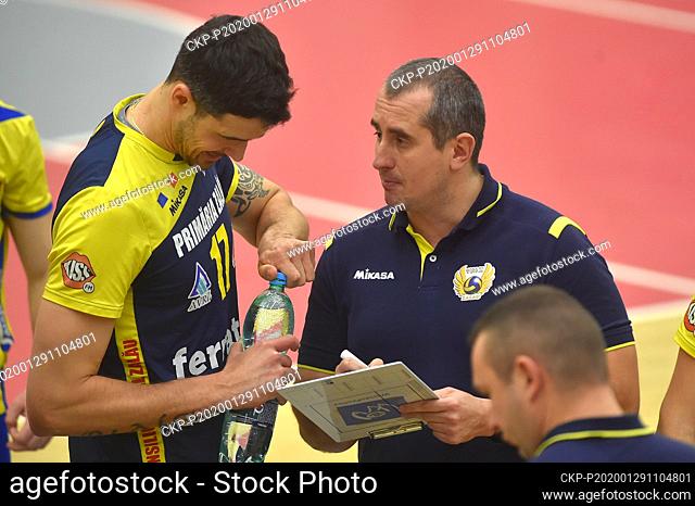 L-R Rogerio Lintz Leite Medeiros Nogueira and coach Bogdan Tanase (both Zalau) are seen during the 2019 CEV Volleyball Challenge Cup, men, eight-finals