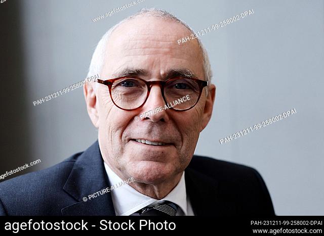 11 December 2023, Berlin: Peter Adrian, President of the DIHK, at a portrait session in the Haus der Wirtschaft. Photo: Carsten Koall/dpa