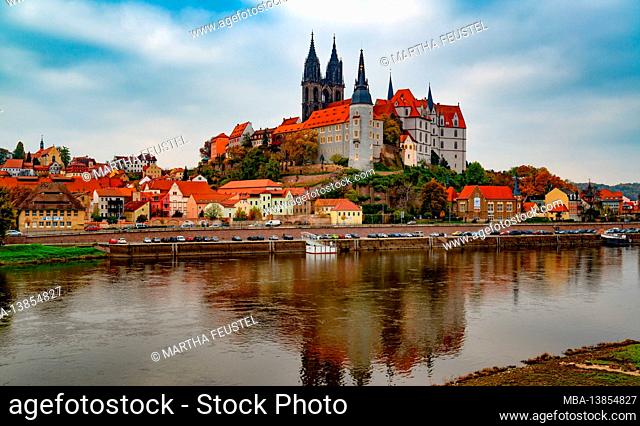 View of the Albrechtsburg in Meissen with the Elbe, Saxony, Germany, Europe