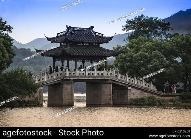 Bridge on West Lake, Xihu, Hangzhou, Zhejiang Province, China, Asia
