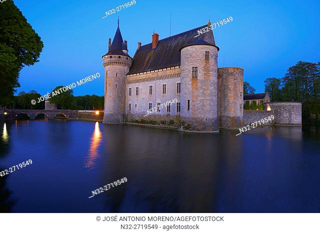 Sully sur Loire, Castle, Chateau de Sully sur Loire, Dusk, Loire Valley, UNESCO World Heritage Site, Loire River, Loiret department, Centre region, France