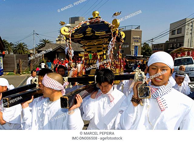 Japan, island of Kyushu, Beppu, mikoshis procession