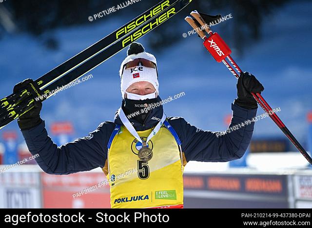14 February 2021, Slovenia, Pokljuka: Biathlon: World Championship, pursuit 12.5 km, men. Third-placed Johannes Thingnes Bö from Norway celebrates with his...