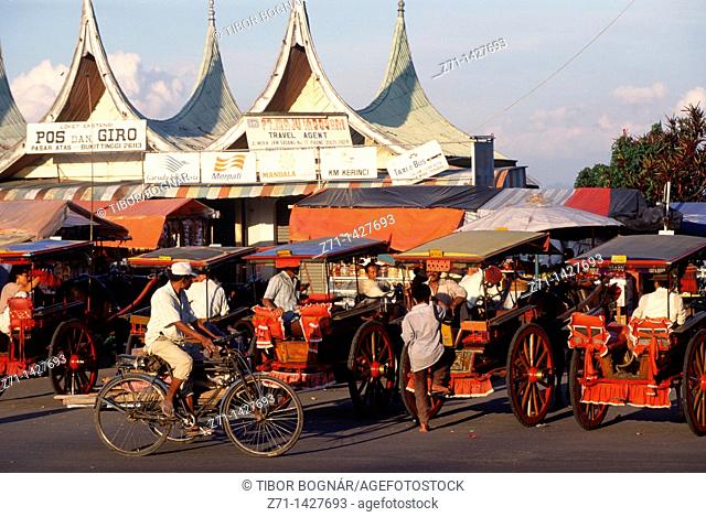 Indonesia, Sumatra, Bukittinggi, street scene