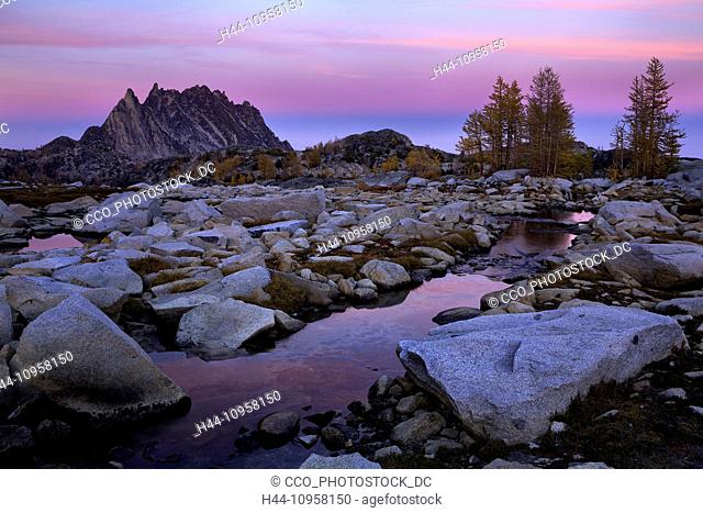 Sunset near Aasgard Pass in the Alpine Lakes Wilderness, Enchantments section. Fall. Washington, USA