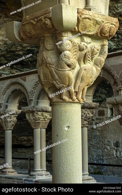 Reyes magos, capitel del claustro. Monasterio de San Juan de la Peña(s. XII-XIII) . Serrablo. Huesca. España