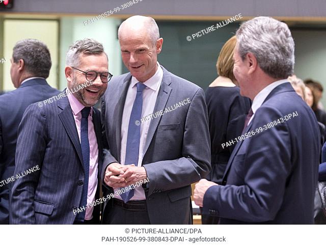 21 May 2019, Belgium, Brüssel: 21.05.2019, Belgium, Brussels: The German Minister of State for Europe, Michael Roth (L), will speak with Dutch Foreign Minister...