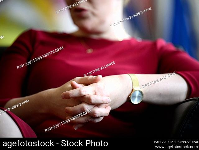 PRODUCTION - 11 July 2022, Berlin: Franziska Giffey (SPD), governing mayor of Berlin, speaks during an interview with Deutsche Presse-Agentur dpa on a sofa in...