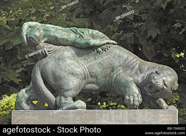 Sculpture Panther carrying the night, Plane Tree Park, Mathildenhöhe, Centre of Art Nouveau, UNESCO World Heritage Site, Darmstadt, Hesse, Germany, Europe