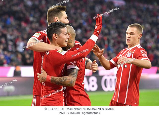 goaljubel Arturo VIDAL (Mitte, FC Bayern Munich) after goal zum 1-0 with James RODRIGUEZ (FC Bayern Munich), Niklas SUELE (FC Bayern Munich) und Joshua KIMMICH...