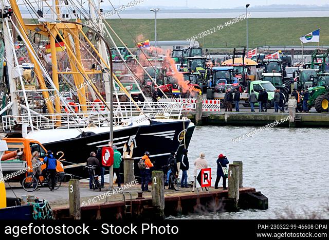 22 March 2023, Schleswig-Holstein, Büsum: Participants in a protest by farmers and shrimp fishermen demonstrate before the start of the conference of...