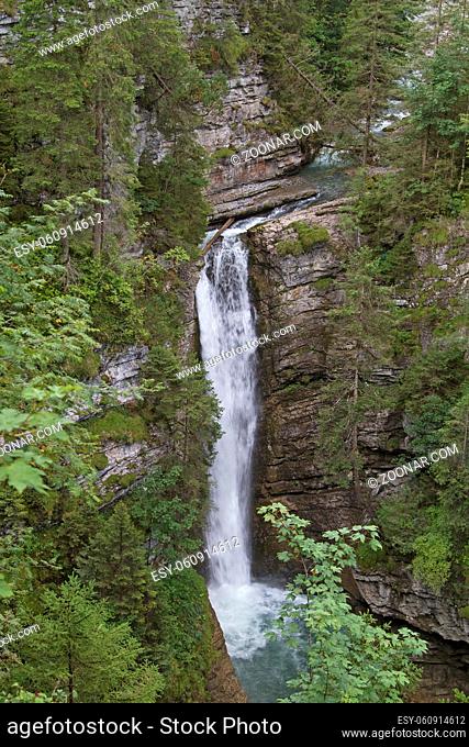 Die Wanderung durch die Rotlechschlucht mit dem imposanten Wasserfall.ist für jeden Naturliebhaber empfehlenswert