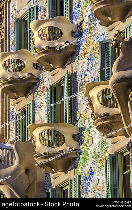 ENG: Balcony of the facade of the Casa Batlló in a shape of a barn owl skull designed by Antoni Gaudí (Barcelona, Catalonia, Spain)