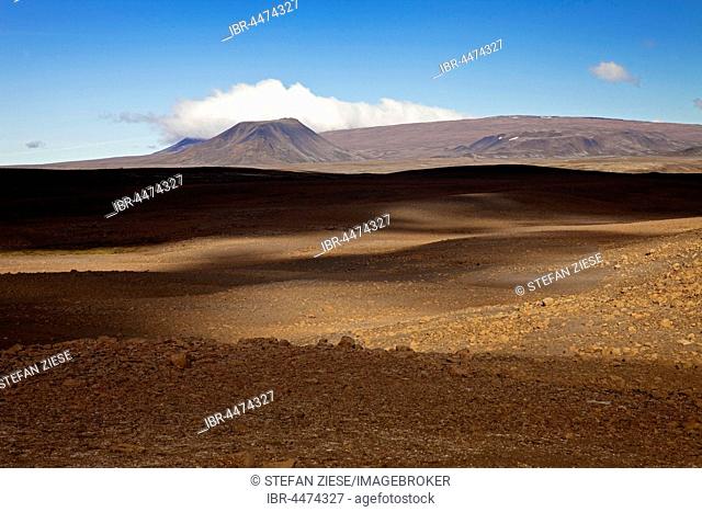 Desert-like landscape Bláskógarheiði, Kaldidalur, Iceland