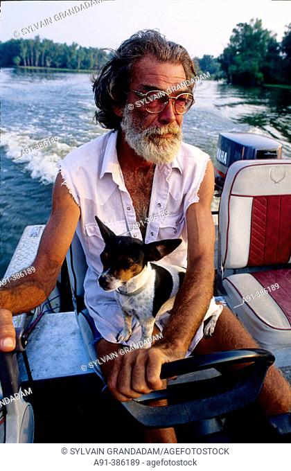 Halfpint the cajun and his dog Medor on their boat. Atchafalaya bayou and swamps. Louisiana. United states (USA)
