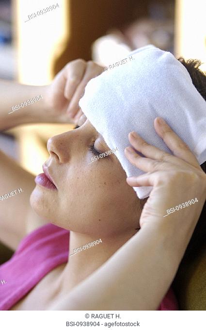 TREATMENT USING ICE<BR>Model.<BR>Frozen pack to soothe headaches