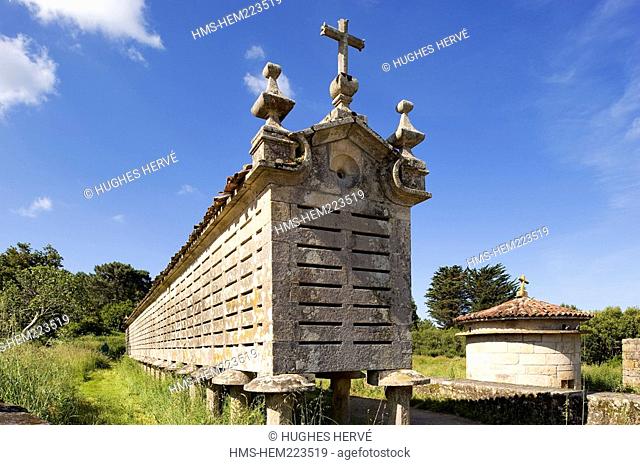 Spain, Galicia, Costa da Muerte, Carnota, horreo, granite corn granary
