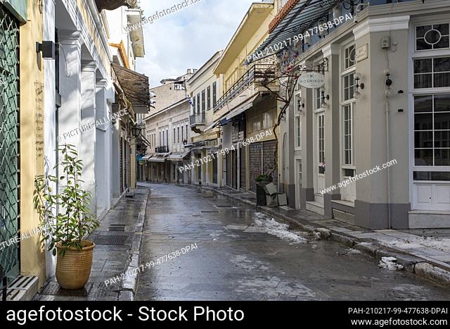 17 February 2021, Greece, Athen: The shops in Athens' Plaka district are closed. A strict lockdown has been in effect for the greater Athens area for a week