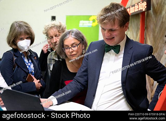 10 July 2022, Saxony, Dresden: Eva Jähnigen (m), Green Party candidate for mayor, watches the counting of votes at the Bündnis 90/Die Grünen election party in...