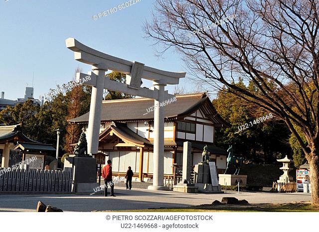 Hiroshima (Japan): arch at the entrance of the Hiroshima Gokoku Shrine, by the Hiroshima Castle
