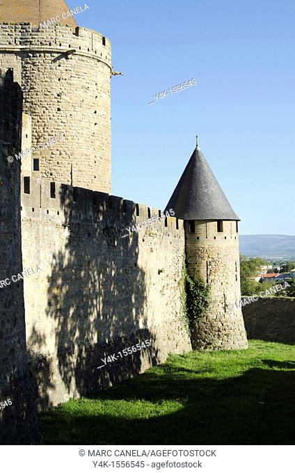 Castle, medieval wall of fortified city, Carcassonne, Aude, Languedoc-Roussillon, France