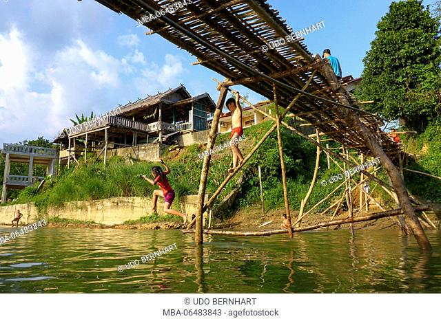 Asia, Laos, landlocked country, South-East Asia, Indo-Chinese peninsula, Nam Xong river, Vang Vieng, leisure time on the river