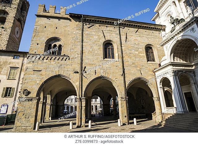 Palazzo della Ragione flanked by the Bergamo Cathedral. Piazza del Duomo, Upper Town (CittÃ  Alta), Bergamo, Lombardy, Italy, Europe