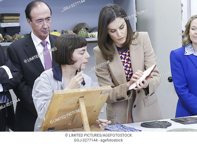 Queen Letizia of Spain visits the School of Engraving and Graphic Design and delivery the awards of Graduation to the 7th promotion of the ‘Master in Engraving...