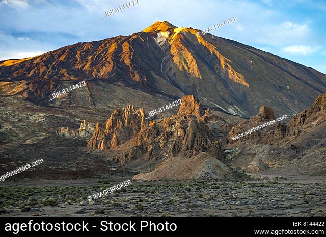Evening atmosphere in Teide National Park, Mount Teide in the background, Canary Islands, Tenerife, Spain, Europe