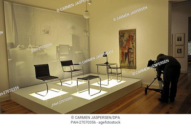 A cinematographer will film an ensemble in the Bauhaus style on Thursday (22.09.2011) in the exhibition ""The second departure into the modern age"" in the...