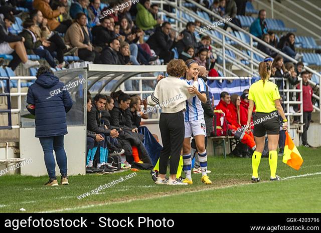 Real Sociedad's Head Coach Natalia Arroyo salutes Mirari Uria in action during the Primera Division Femenina match between Real Sociedad and Valencia at Zubieta...