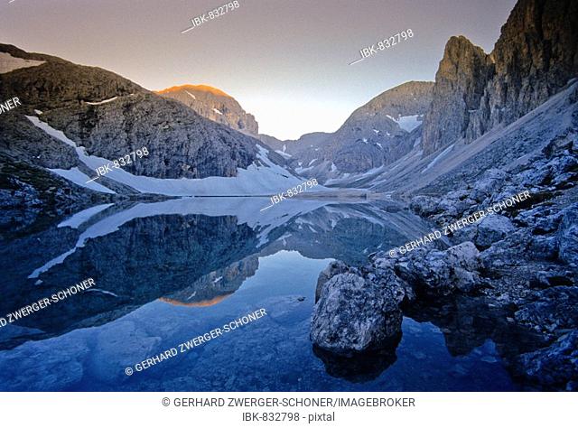 Mountain lake in the Catinaccio Range, Lago di Antermoia Lake, Latemar, Bolzano-Bozen, Italy, Europe