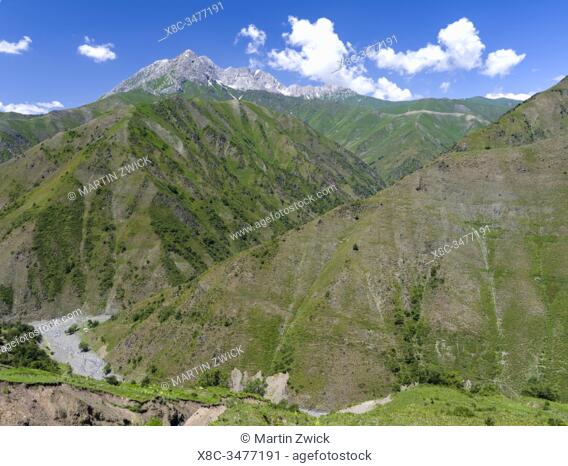 Landscape along the mountain road from Jalal-Abad (Dzhalal-Abad, Djalal-Abat, Jalalabat) to mountain pass Urum Basch Ashuusu in the Tien Shan mountains or...