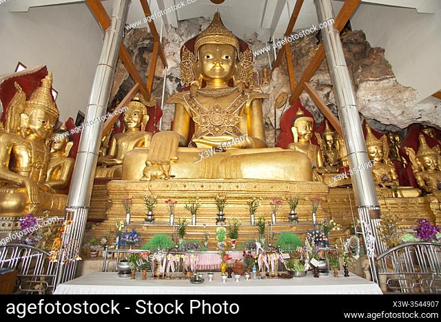 Cave with big seated Buddha, Shwe Oo Min Pagoda, Pindaya village, state of Shan, Myanmar, Asia