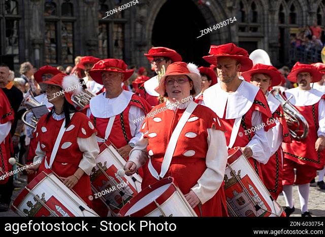 Saint Waudru Prozession in Mons, Bestandteil des Stadtfests Ducasse, immaterielles UNESCO Welterbe, Foto: Robert B. Fishman, 15.6.2014