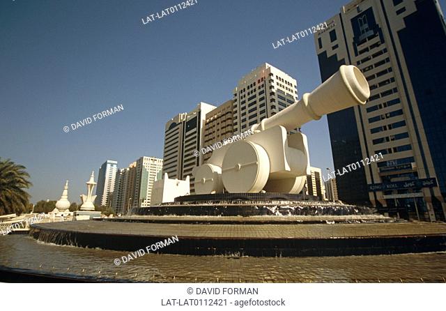 In Ali-Ittihad square there is a huge sculpture of a white marble cannon, surrounded by a water fountain