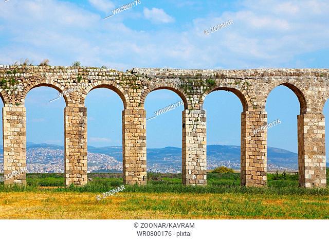 The antique aqueduct