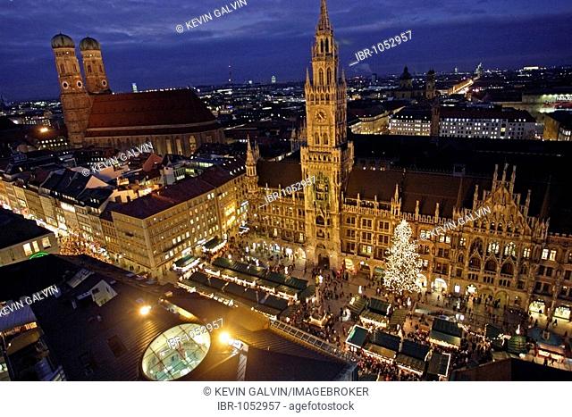 Rathaus and Frauenkirche with Christmas market at night, Munich, Bavaria, Germany