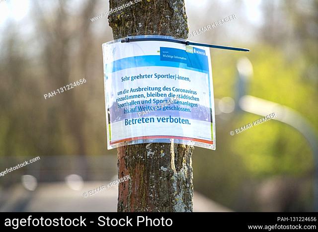 On a sign the city of Muenster announces the closure of a playground, feature, general, side motif, youth center Berg Fidel, on March 23