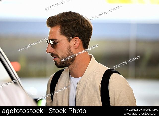 23 May 2022, Spain, Marbella: Soccer: National team, training camp before the start of the Nations League. National player Kevin Trapp arrives at the team hotel
