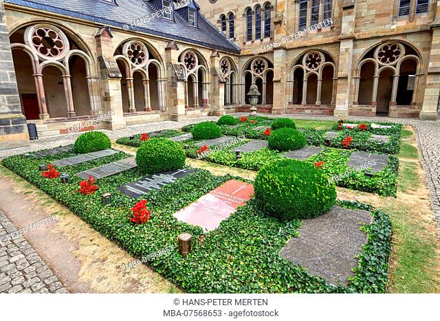 Cemetery and cloister, High Cathedral of Saint Peter, Trier, Rhineland-Palatinate, Germany